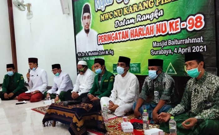 Hujan Tak Surutkan Kader NU Karang Pilang Hadiri Peringatan Harlah NU ke-98