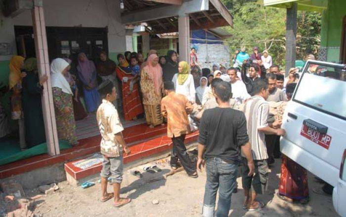 Jemaah Haji asal Jombang Meninggal di Pesawat, Jenazah Disambut Isak Tangis Keluarga