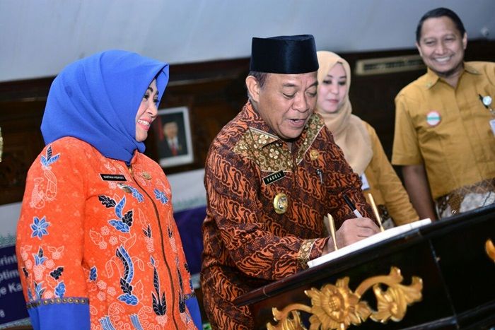 Pemkab Lamongan Bakal Jamin Kesehatan Semua Warganya Pemkab Lamongan Bakal Jamin Kesehatan Semua Warganya