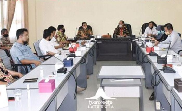 Komisi B DPRD Kota Batu Setujui Penghapusan PPn Hotel, Restoran, dan Wisata Hingga Akhir Tahun Komisi B DPRD Kota Batu Setujui Penghapusan PPn Hotel, Restoran, dan Wisata Hingga Akhir Tahun