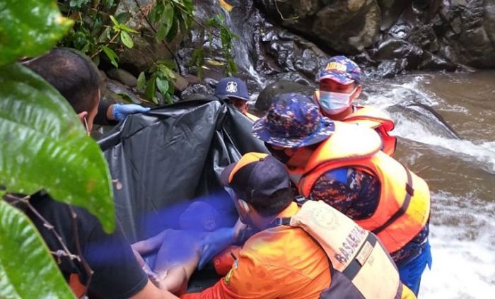 Bocah 1 Tahun yang Sempat Hilang di Tempat Wisata Sungai Kalibendo Ditemukan Meninggal Dunia Bocah 1 Tahun yang Sempat Hilang di Tempat Wisata Sungai Kalibendo Ditemukan Meninggal Dunia