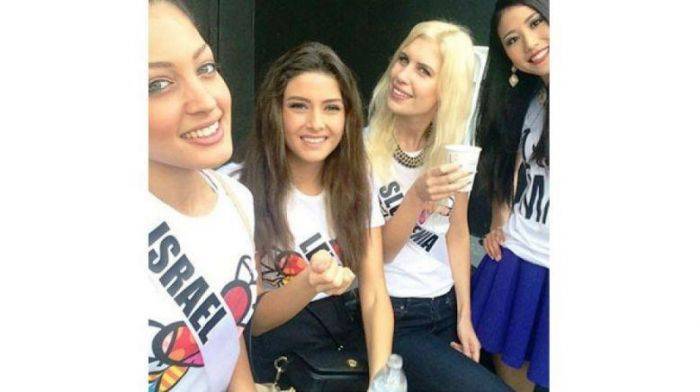 Selfie dengan Finalis dari Israel, Finalis Miss Universe 2014 Dikecam Selfie dengan Finalis dari Israel, Finalis Miss Universe 2014 Dikecam