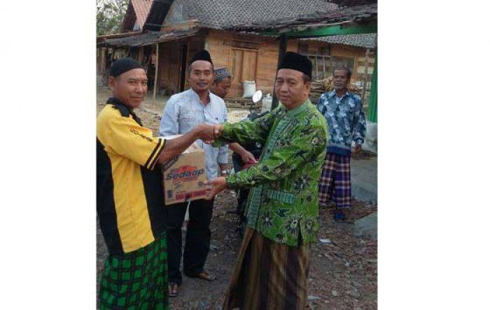Anggota DPRD Tuban dari PKB Beri Bantuan Korban Kebakaran di Senori Anggota DPRD Tuban dari PKB Beri Bantuan Korban Kebakaran di Senori