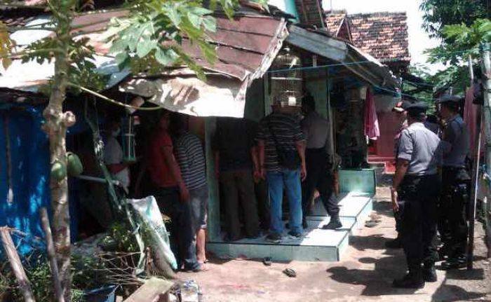 Polisi Geledah Rumah Terduga Teroris di Lamongan