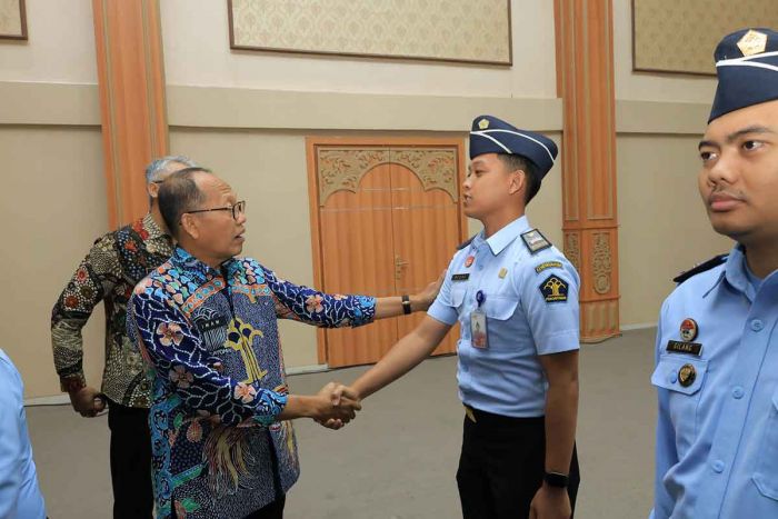 Perkuat Fungsi Kelembagaan Jabatan Fungsional, 15 Pegawai Kemenkumham Jatim Dilantik sebagai KKP Perkuat Fungsi Kelembagaan Jabatan Fungsional, 15 Pegawai Kemenkumham Jatim Dilantik sebagai KKP