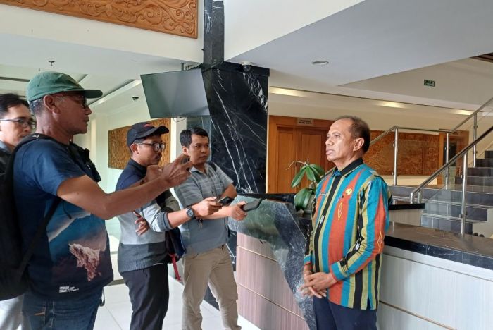 Usai Periksa 29 Saksi, Tim Penyidik KPK Tinggalkan Gedung Pemkab Lamongan Usai Periksa 29 Saksi, Tim Penyidik KPK Tinggalkan Gedung Pemkab Lamongan