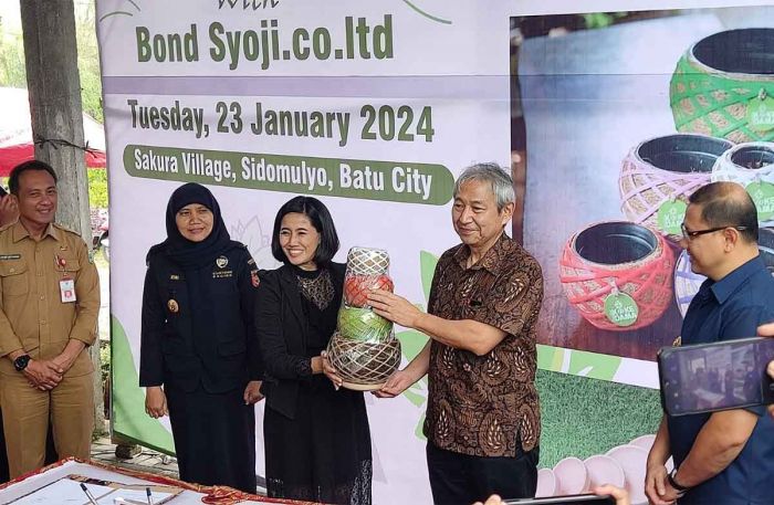 Kampung Sakura Kota Batu Ekspor Pot Bunga ke Jepang Kampung Sakura Kota Batu Ekspor Pot Bunga ke Jepang
