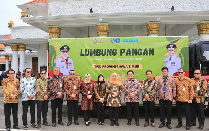 Gubernur Khofifah Optimis Lumbung Pangan EPIK Mobile Mampu Kendalikan Harga Sembako di Jawa Timur Gubernur Khofifah Optimis Lumbung Pangan EPIK Mobile Mampu Kendalikan Harga Sembako di Jawa Timur