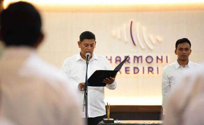 Lantik dan Ambil Sumpah Pejabat Struktural, Wali Kota Kediri Ingatkan Hal ini Lantik dan Ambil Sumpah Pejabat Struktural, Wali Kota Kediri Ingatkan Hal ini