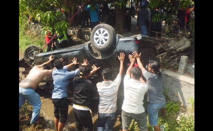 IRT Pencari Rosokan di Mojokerto Tewas Tegencet  Avanza