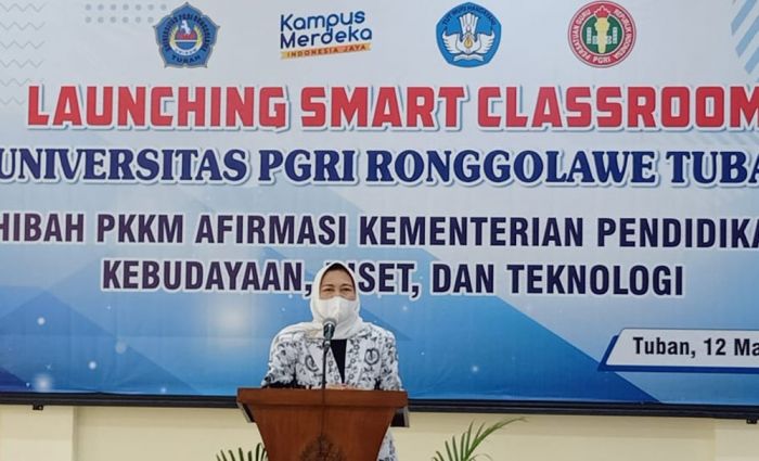Pertama di Tuban, Unirow Terapkan Smart Classrom Pertama di Tuban, Unirow Terapkan Smart Classrom