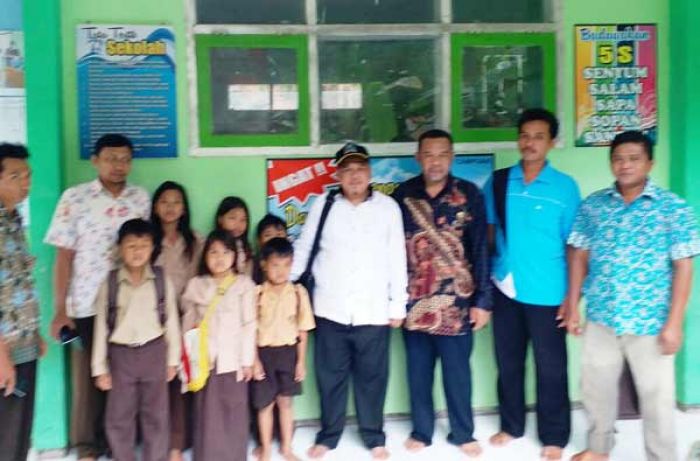 Dewan Prihatin Jembatan di Desa Campoan 6 Tahun Ambrol, Puluhan Siswa SD Tak Bisa ke Sekolah Dewan Prihatin Jembatan di Desa Campoan 6 Tahun Ambrol, Puluhan Siswa SD Tak Bisa ke Sekolah