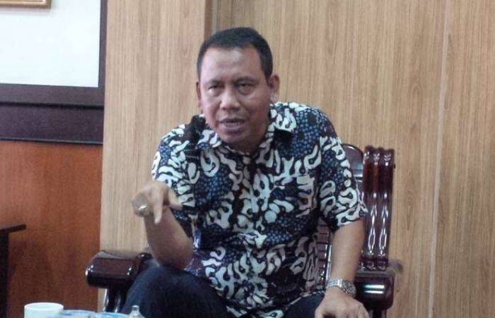 Mantan Kades Sedati Agung jadi Tersangka Kasus Penjualan Tanah Cuilan Senilai Rp 6,3 Miliar Mantan Kades Sedati Agung jadi Tersangka Kasus Penjualan Tanah Cuilan Senilai Rp 6,3 Miliar