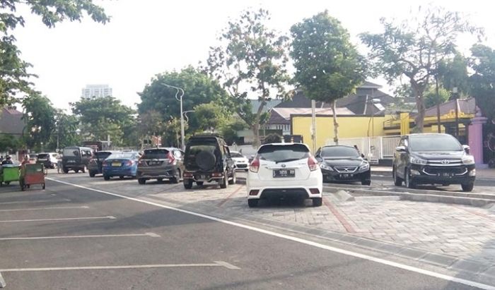 Optimalkan Fungsi Trotoar di Jalan Wijaya Kusuma, Pemkot Surabaya Bangun Taman Parkir