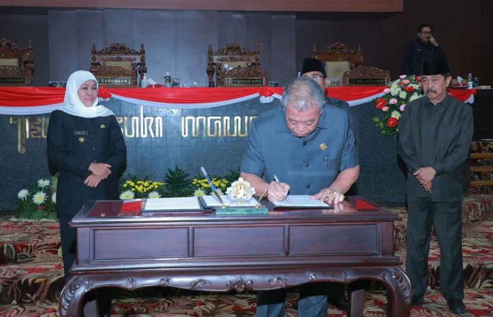 Gubernur Khofifah Bersama DPRD Jatim Sepakati Substansi RTRW Jatim 2023-2043 Gubernur Khofifah Bersama DPRD Jatim Sepakati Substansi RTRW Jatim 2023-2043