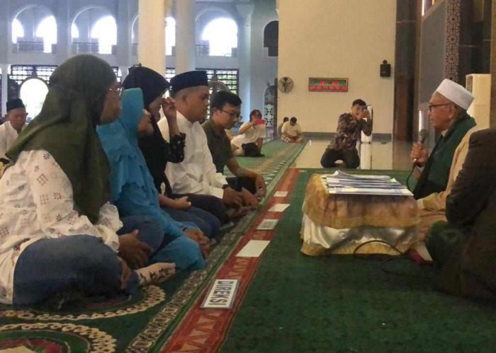 Diiringi Tangis Haru, 5 Penganut Kristen-Katolik Serentak Bersyahadat di Masjid Al Akbar Surabaya Diiringi Tangis Haru, 5 Penganut Kristen-Katolik Serentak Bersyahadat di Masjid Al Akbar Surabaya