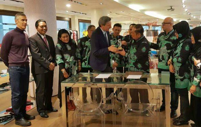 Produk Intako Tanggulangin Tembus Pasar Italia, Bupati Sidoarjo Minta UKM Jaga Kualitas Produk Produk Intako Tanggulangin Tembus Pasar Italia, Bupati Sidoarjo Minta UKM Jaga Kualitas Produk