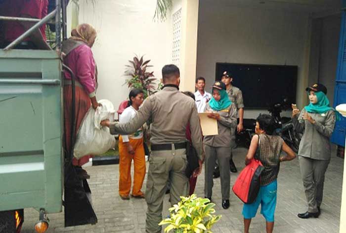Puluhan Gepeng Terjaring Razia Satpol PP Tuban Puluhan Gepeng Terjaring Razia Satpol PP Tuban