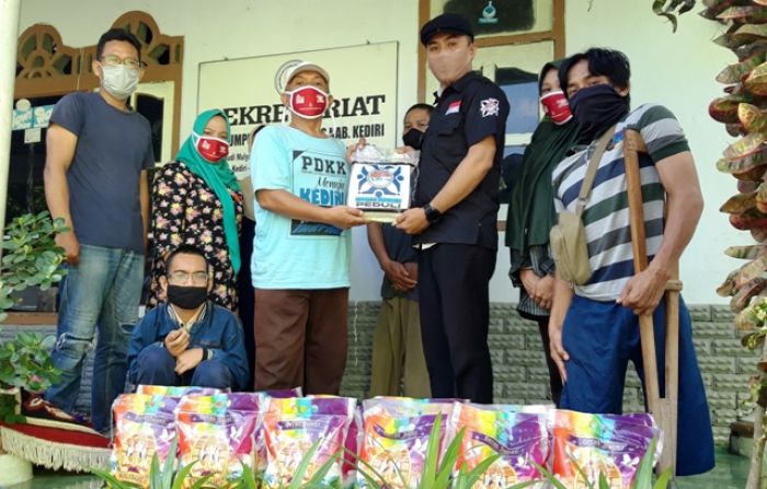 Kosti Salurkan Bantuan Beras kepada Pengurus PDKK di Desa Branggahan Kabupaten Kediri 