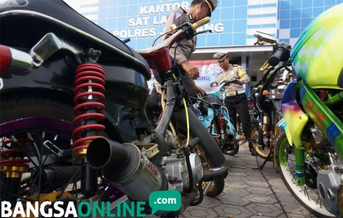 Belum Ada Regulasi, Polisi Hanya Bisa Tindak Pengguna Knalpot Brong Belum Ada Regulasi, Polisi Hanya Bisa Tindak Pengguna Knalpot Brong