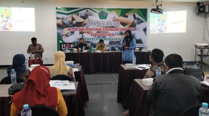 Berantas Rokok Ilegal di Pamekasan, Bakesbangpol Gandeng Bea Cukai Gelar Sosialisasi 