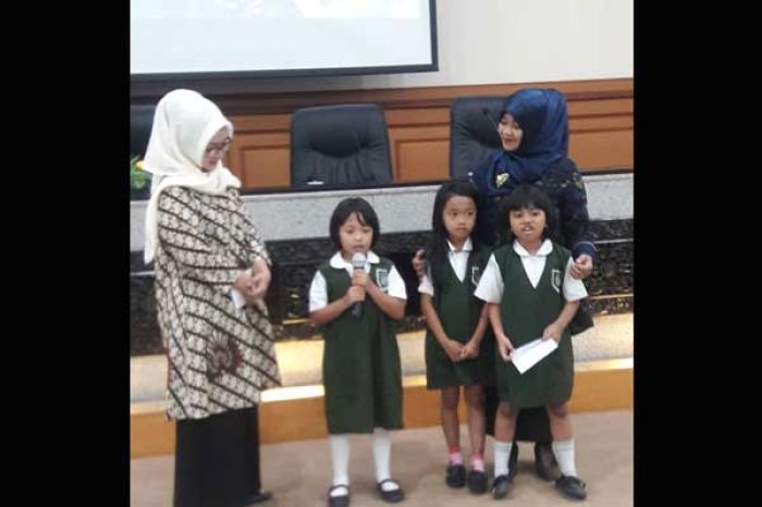 DPRD Gresik Kedatangan Anak-anak TK Muslimat NU 179 Pelangi Kedanyang DPRD Gresik Kedatangan Anak-anak TK Muslimat NU 179 Pelangi Kedanyang