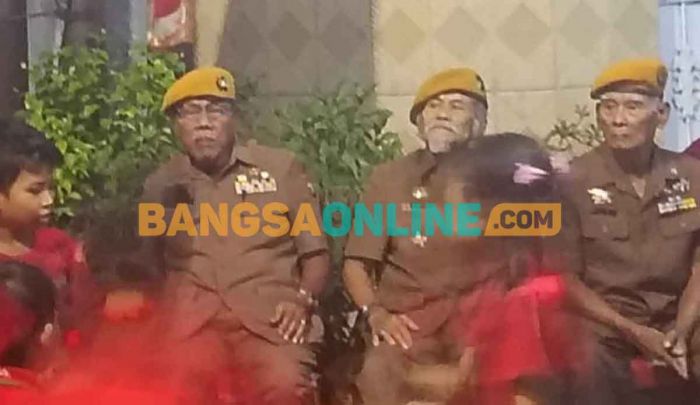 Tiga Veteran Hadiri Tirakatan saat Peringati HUT ke-80 RI Tiga Veteran Hadiri Tirakatan saat Peringati HUT ke-80 RI