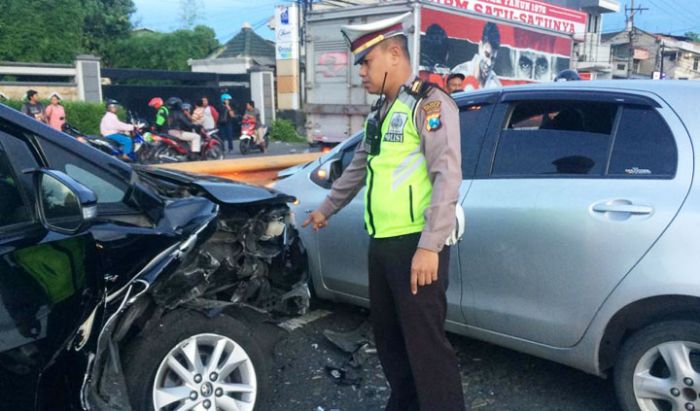 Kecelakaan di Jembatan Layang Waru, Innova Vs Yaris