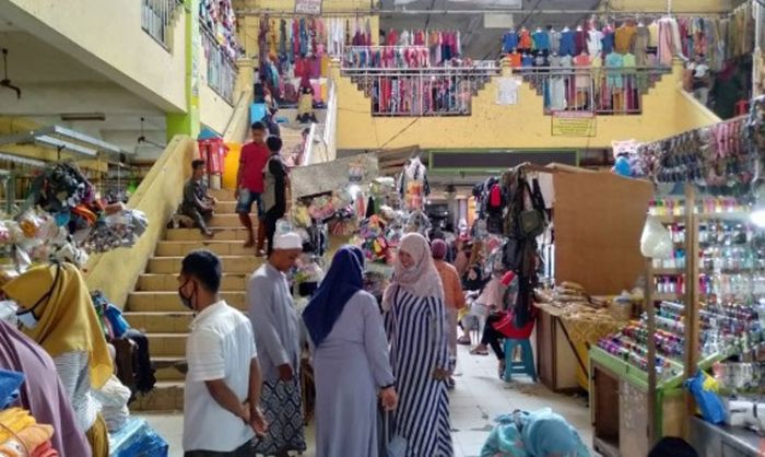 Pengunjung Pasar Membeludak, Kesadaran Pakai Masker Rendah Pengunjung Pasar Membeludak, Kesadaran Pakai Masker Rendah