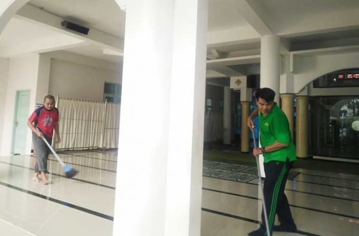 Sekkota Malang jadi Marbot Dadakan, Bersihkan Masjid Pemkot Sekkota Malang jadi Marbot Dadakan, Bersihkan Masjid Pemkot