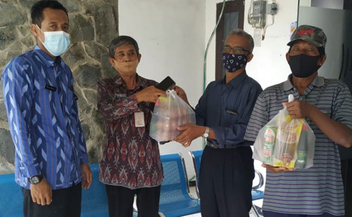 Pemkot Kediri Salurkan Bantuan Paket Sembako bagi Warga Isolasi Mandiri Covid-19 Pemkot Kediri Salurkan Bantuan Paket Sembako bagi Warga Isolasi Mandiri Covid-19