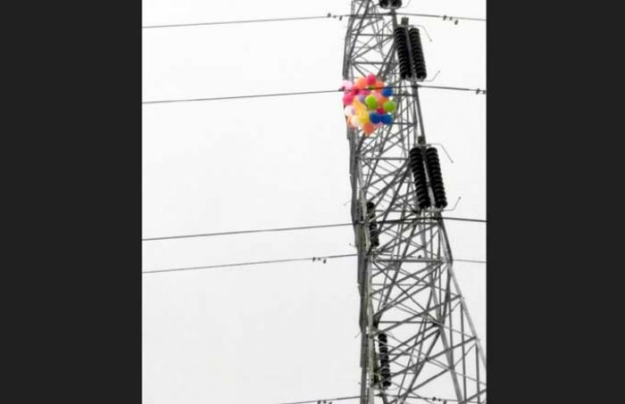 Gara-gara Balon Nyangkut di Sutet, UN se-Madura Sempat Terganggu 50 Menit Gara-gara Balon Nyangkut di Sutet, UN se-Madura Sempat Terganggu 50 Menit