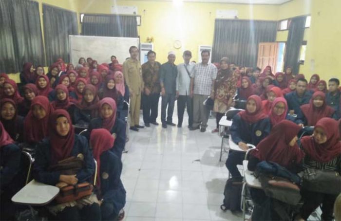 Pintu Kampus Ditutup, Mahasiswa Keperawatan Unair Gresik Terancam Dimerger ke Lamongan Pintu Kampus Ditutup, Mahasiswa Keperawatan Unair Gresik Terancam Dimerger ke Lamongan