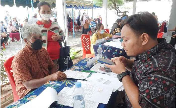 Ribuan Pelaku Usaha Serbu Kantor Disperindag Kota Kediri, Ada Bantuan Apa? Ribuan Pelaku Usaha Serbu Kantor Disperindag Kota Kediri, Ada Bantuan Apa?