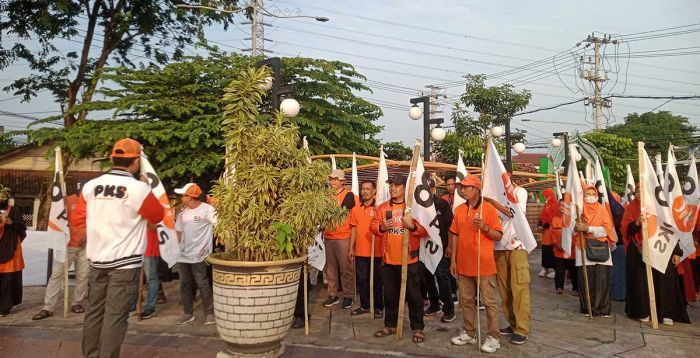 DPD PKS Kota Probolinggo Gelar Tarhib Ramadhan di Bundaran Serang