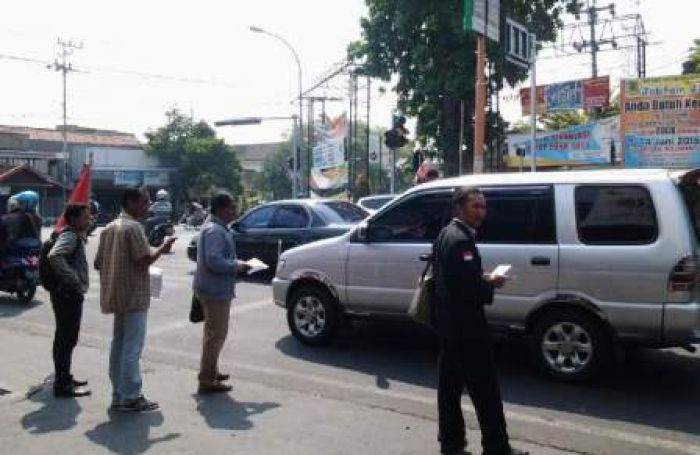 Nilai Jokowi-JK Gagal, Aktivis di Mojokerto Ajak Masyarakat Turun ke Jalan 20 Mei Nilai Jokowi-JK Gagal, Aktivis di Mojokerto Ajak Masyarakat Turun ke Jalan 20 Mei
