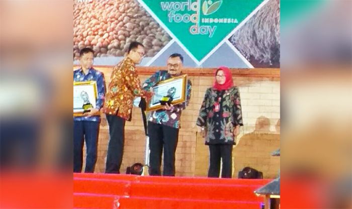 Pemkab Mojokerto Sabet Trofi Swasti Saba Wiwerda