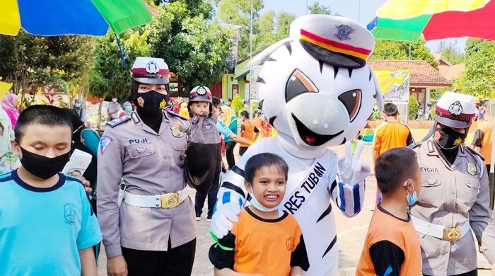 Sambang Sekolah, Polres Tuban Beri Motivasi dan Edukasi Pencegahan Covid-19 Siswa Disabilitas