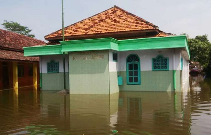 Ponpes Fathul Lathif di Rejoso Pasuruan Kebanjiran, Acara NU Dipindah Ponpes Fathul Lathif di Rejoso Pasuruan Kebanjiran, Acara NU Dipindah