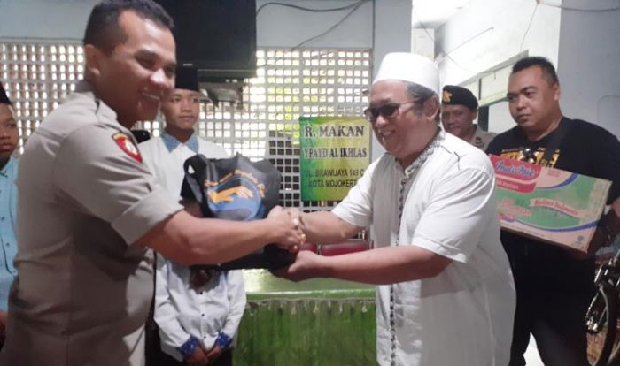 Peringati HPN ke-74, PWI Mojokerto Berbagi Bersama dengan Panti Asuhan Al-Ihklas Peringati HPN ke-74, PWI Mojokerto Berbagi Bersama dengan Panti Asuhan Al-Ihklas
