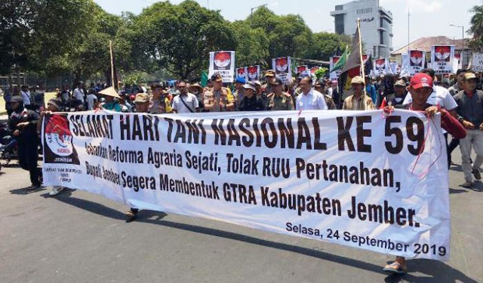 Ribuan Petani Jember Unjuk Rasa, Desak Wujudkan Reforma Agraria Ribuan Petani Jember Unjuk Rasa, Desak Wujudkan Reforma Agraria