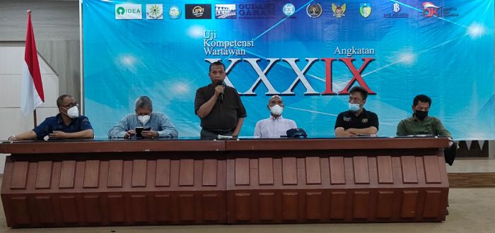 UKW ke-39 PWI Jatim, Puluhan Wartawan di Kota Kediri Dinyatakan Kompeten UKW ke-39 PWI Jatim, Puluhan Wartawan di Kota Kediri Dinyatakan Kompeten