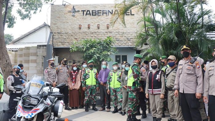 Polres Gresik Terjunkan 346 Personel Saat Pegamanan Peringatan Wafat Isa Al-Masih Polres Gresik Terjunkan 346 Personel Saat Pegamanan Peringatan Wafat Isa Al-Masih