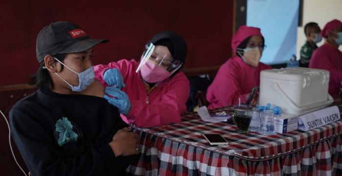 Kejar Herd Immunity, Pelajar SMP dan Masyarakat di Kota Batu Divaksin Covid-19 Kejar Herd Immunity, Pelajar SMP dan Masyarakat di Kota Batu Divaksin Covid-19