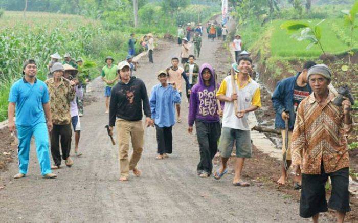 Hari ke-21 TMMD di Magetan, TNI dan Warga Tanam Pohon di Desa Manjung