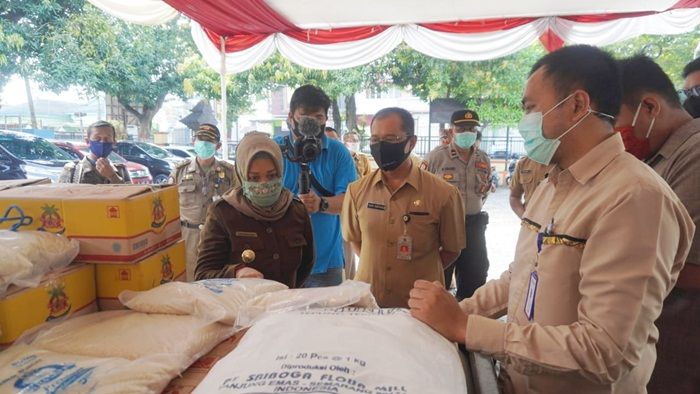Pemkot Mojokerto Gelar Pasar Murah Jelang Lebaran di Sejumlah Titik Pemkot Mojokerto Gelar Pasar Murah Jelang Lebaran di Sejumlah Titik