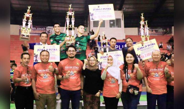 Tim Voli Putri Polres Pasuruan Juara I Turnamen Bola Voli antar Klub se-Jatim