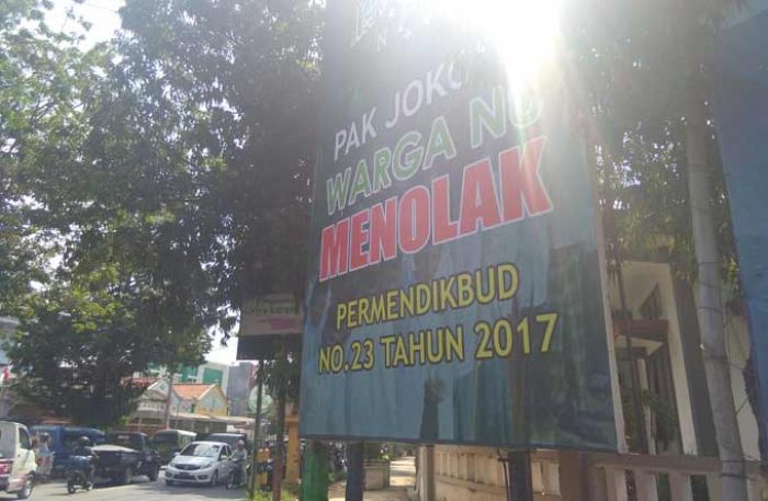 Warga NU di Tuban Tolak FDS Lewat Baliho Warga NU di Tuban Tolak FDS Lewat Baliho