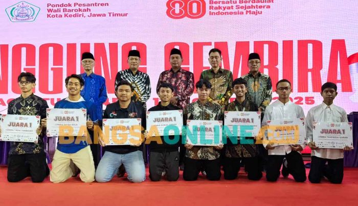 Kabag Kesra Pemkot Kediri Tutup Rangkaian Kegiatan HUT ke-80 RI di Ponpes Wali Barokah Kabag Kesra Pemkot Kediri Tutup Rangkaian Kegiatan HUT ke-80 RI di Ponpes Wali Barokah