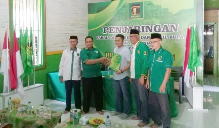 Serius Maju Pilkada Lamongan 2020, Sekda Yuhronur Efendi Daftar ke PPP Serius Maju Pilkada Lamongan 2020, Sekda Yuhronur Efendi Daftar ke PPP